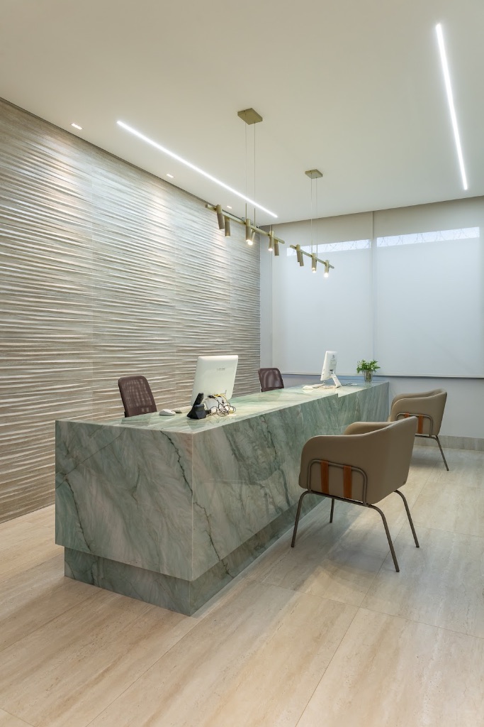 Recepção em mármore verde, Clínica Hercos Fatureto